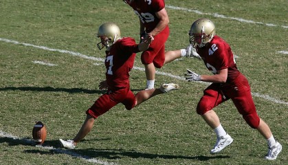 海星体育app下载-科尔透露库里伤情无碍 勇士全队如释重负迎战关键赛程