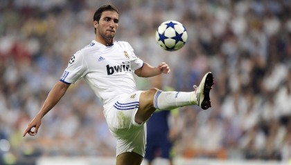 海星体育-海港队外援调整策略清晰，核心巴尔加斯留队稳军心，前锋平科状态堪忧顺位垫底