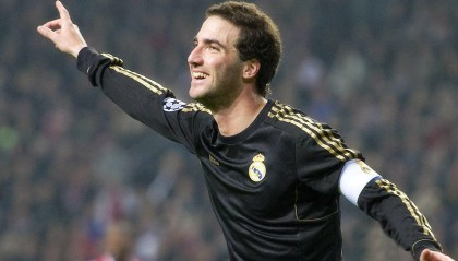 海星体育_中超前瞻，巅峰对决一触即发 山东泰山南下挑战广州队 蒿俊闵武汉首秀引关注