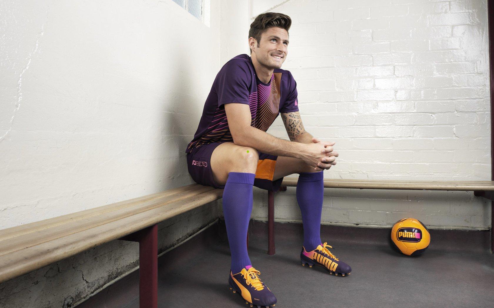 阿瑙发布会当场落泪,很想念家人 好几个月没见面